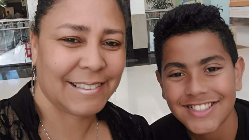 Ajude a Eline a recuperar os sonhos perdidos na enchente do RS