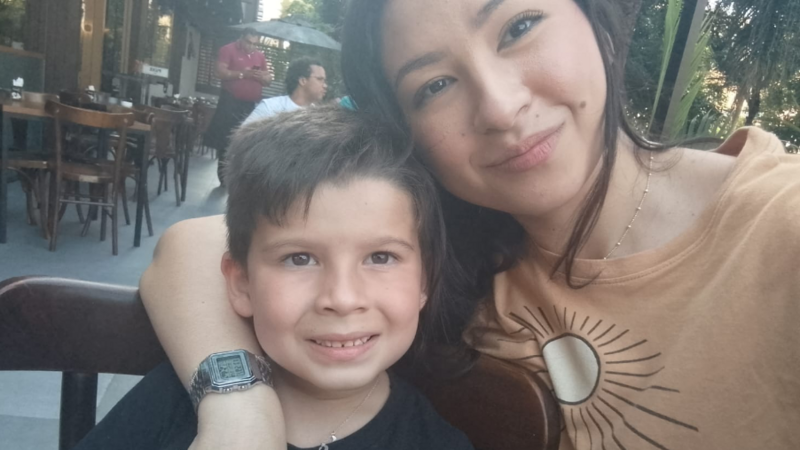 Manu e Pedro perderam todas as coisas devido à enchente no RS. 