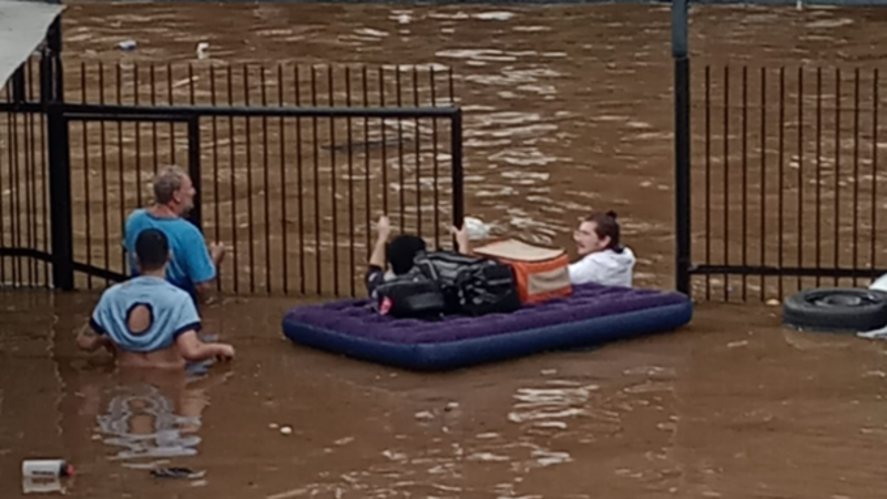 Ajuda para recomeçar após a enchente 