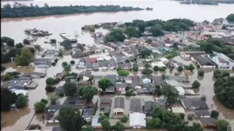 Ajude a Cris e a família a se recuperar após enchente