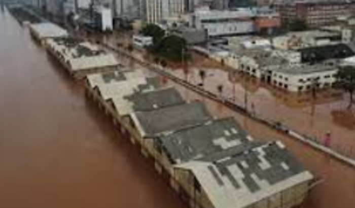 Auxílio aos desabrigados pela tragédia no RS