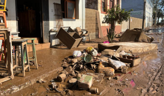 Ajuda aos que perderam tudo na enchente RS