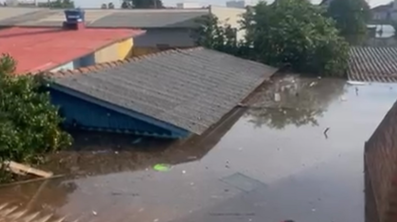 AJUDA MINHA MÃE, CASA TOTALMENTE ALAGADA PELA ENCHENTE