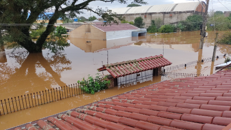 AJUDA PARA RECOMEÇAR APOS ENCHENTE