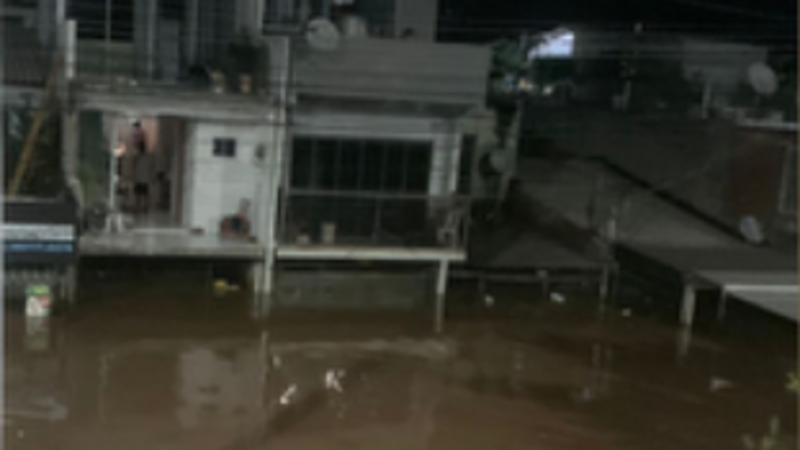 Reconstrução casas 4 famílias