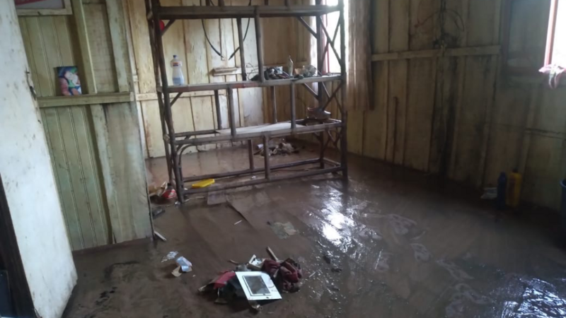 Casa atingida pela enchente 
