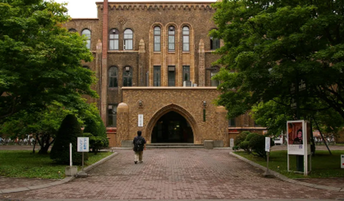 Preciso de dinheiro para cursar uma faculdade no exterior