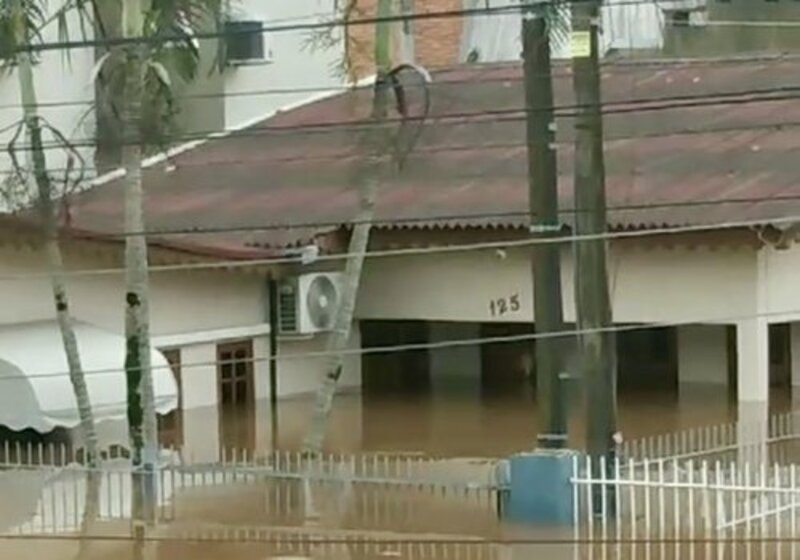 Reconstrução casa Família Deconto