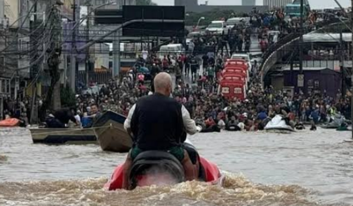 Água potável e comida para Canoas-RS