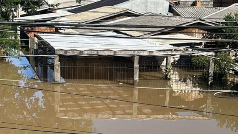 Ajuda Cris e Nice reconstruir sua casa