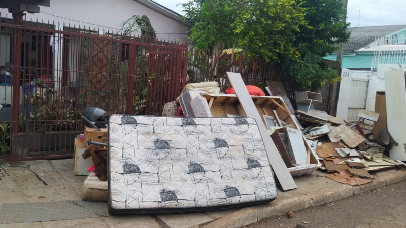 Reconstrução do lar de Valter e Cema