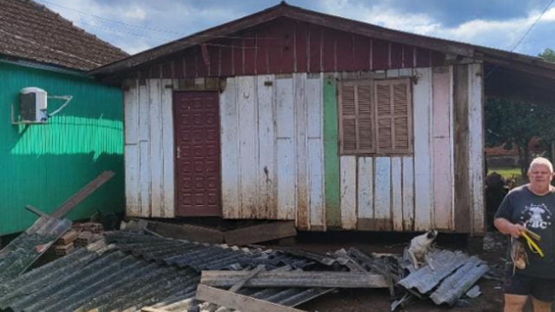 Vakinha para reconstruir a casa do Mangel e seus pets