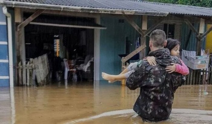 Ajuda humanitária para vítimas das enchentes no Rio Grande