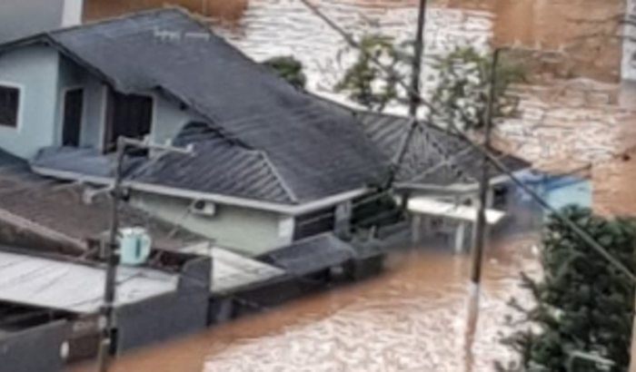 ESCOLA INUNDADA - RS : Ajude a EEI ESTAÇÃO DA CRIANÇA, conveniada com o município, a retornar suas atividades .