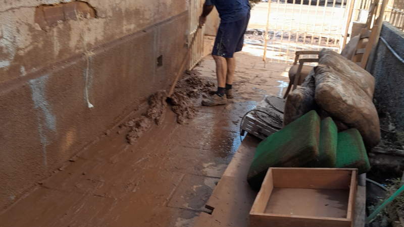 Ajudar na reconstrução da minha casa atingida pela enchente