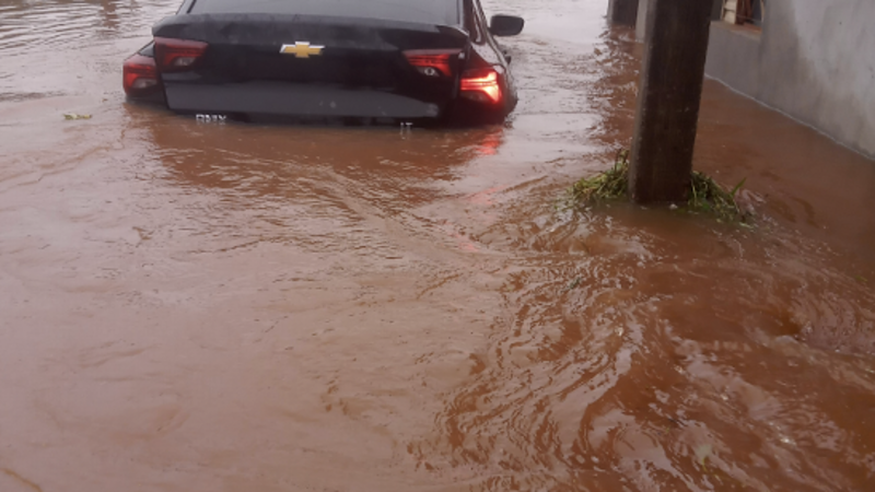 Ajuda reconstruir depois da enchente 