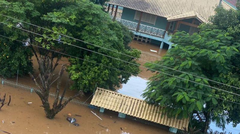 Ajude a reconstruir a casa dos meus pais e a escola do meu filho 