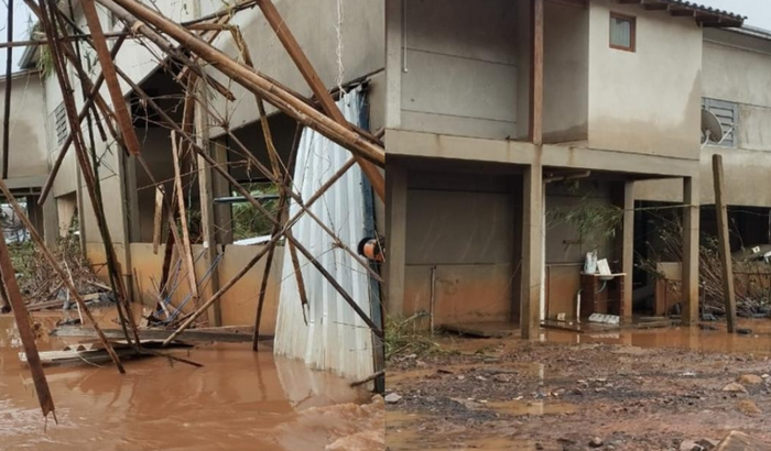 Reconstituir meu trabalho destruído pela enchente 