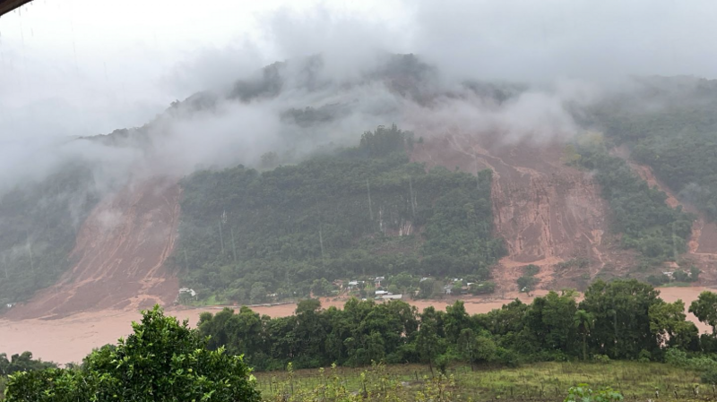 RECOMEÇO DA FAMILIA ELISANDRO C ROSSETTO E SEUS PAIS ,NA  ENCHENTE 01/05 /20024 perderam tudo   