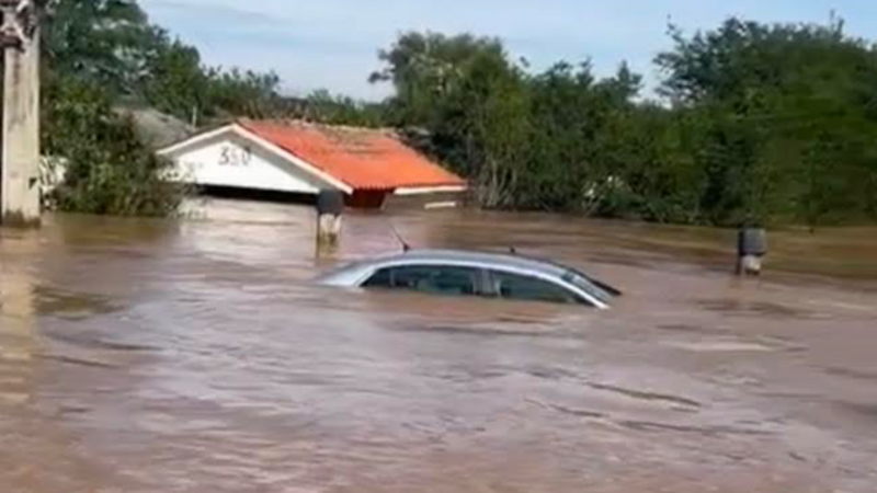 Me ajude a reconstruir a casa dos meus pais 