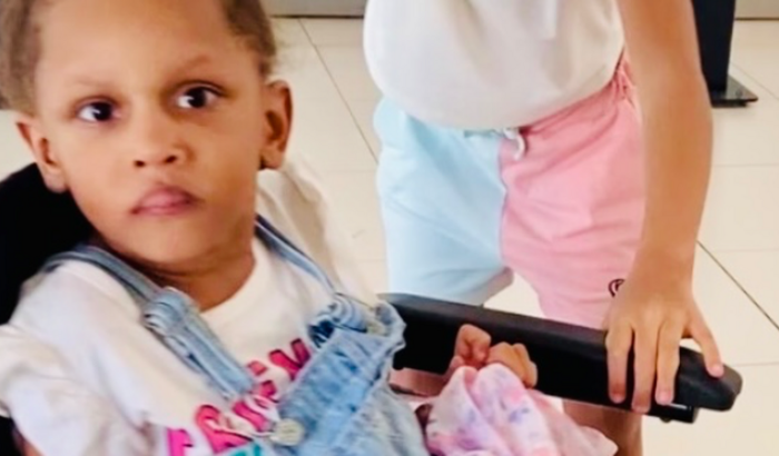 Ajudem a Bianca com seu andador adaptador