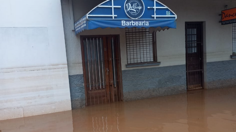 Ajude a recuperar a barbearia Delfino Barber da enchente