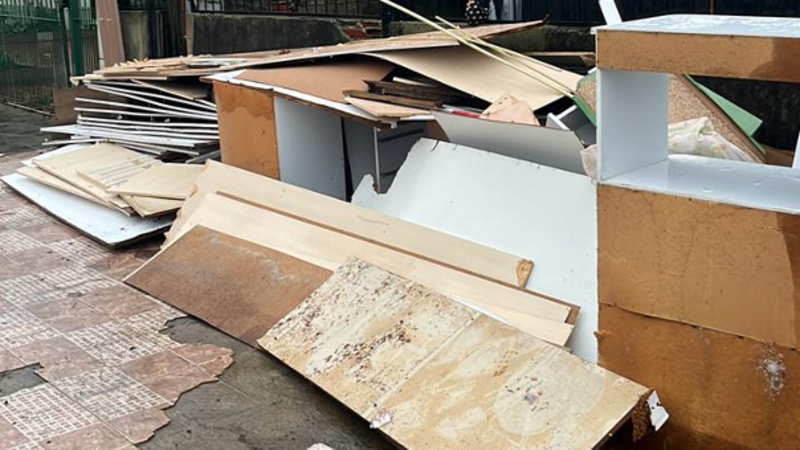 Ajuda para reconstruir nosso lar e nosso local de trabalho 