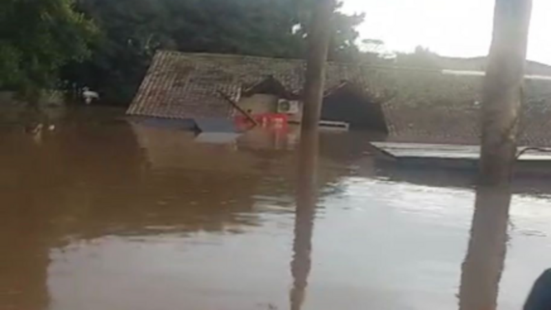 Uma mão amiga para reconstruir nossa casa 