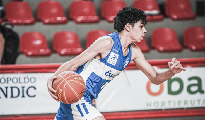 Ajudar um jovem jogador a realizar seu sonho em jogar na Europa 