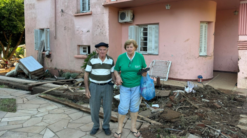 Ajuda aos idosos Izolde Pazini e Edgar Nardi (Relvado/RS)