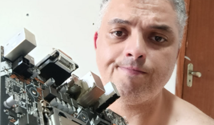 Sou jeremias conhecido como coringa da sto. ajuda pra voltar jogar GTARP na @metacityrp Meu pc queimou!