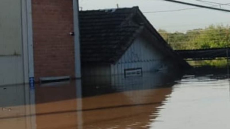 Casa perdida na enchente em Porto Alegre