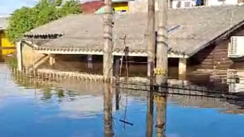 Ajude a Cleusa a reconstruir sua casa!  Ela perdeu tudo!