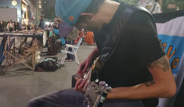 Ajuda ao músico de rua Fernando loko