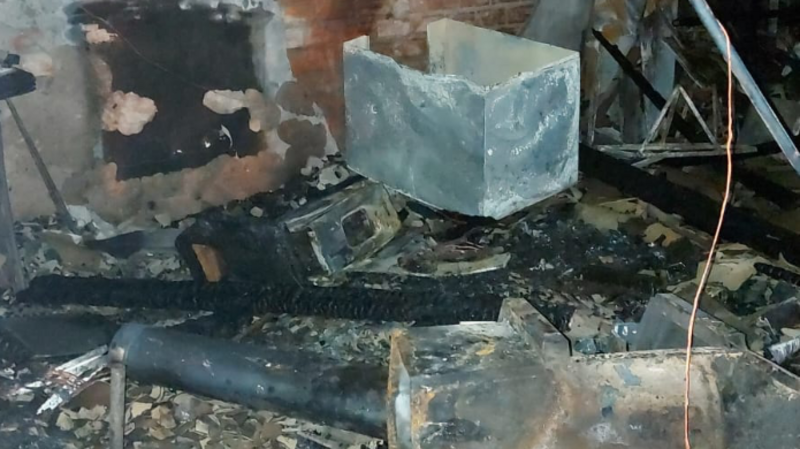 AJUDE a reconstruir uma casa para dona Vera e o filho Renato! 