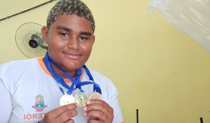 AJUDE O RAFAEL A CONSEGUIR COMPRAR UM COMPUTADOR PARA ESTUDAR.