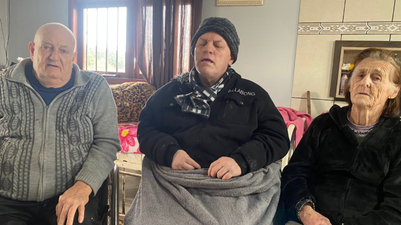 Unidos por um Novo Começo: Reconstruindo a Casa dos Meus Avós e Tio Deficiente