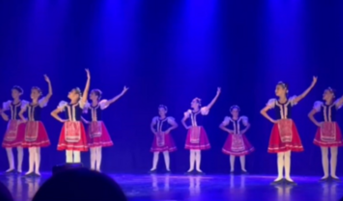 "Apoie Anna Flor no Festival de Dança"