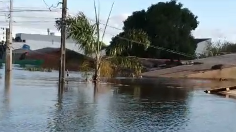 Reconstrução após enchente 
