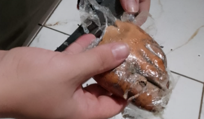 Uma mão amiga para continuar a caminhar.