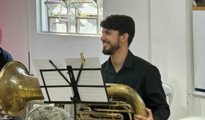 Ajude João a comprar sua tuba