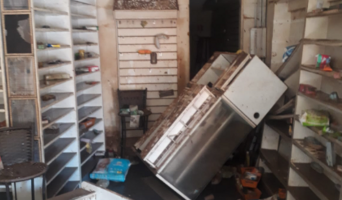 Ajuda para reconstruir a farmácia da minha mãe!