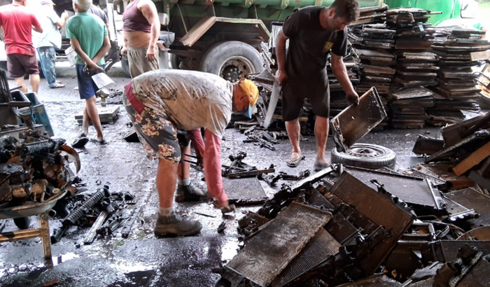 Ajude a reerguer as oficinas, Bira e Rico.