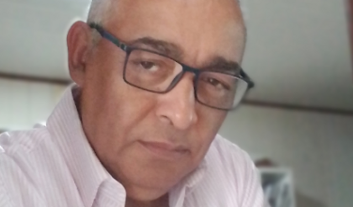 ''Ajude-me na impressão do meu livro''