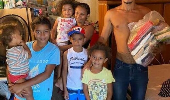 Ajuda humanitária a pessoas carentes