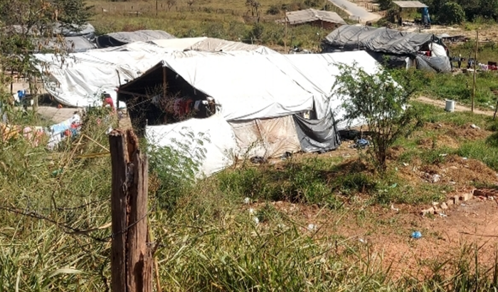 Ajudeem os povos indígenas refugiados da Venezuela no Brasil .