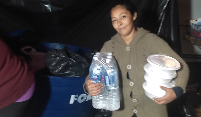 A construção da cozinha e material dentro da cozinha das pretas 