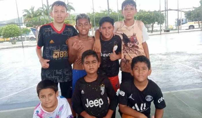 Ajude agora um time de futebol a comprar seus uniformes