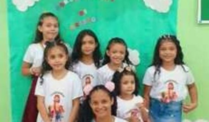 Ajudar a fazer um culto infantil e comprar o fardamento das crianças