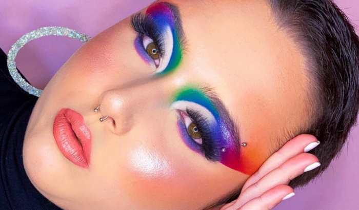 Me ajude a recomeçar minha carreira de maquiadora